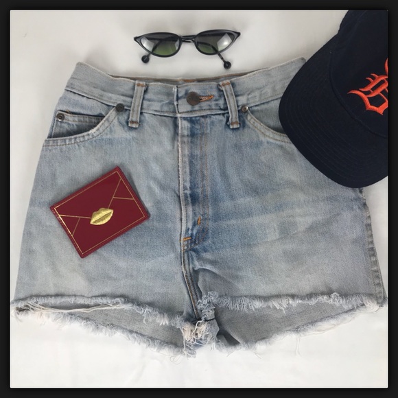 h.i.s. / chic Other - h. i. s. Distressed high rise jean short 22” waist